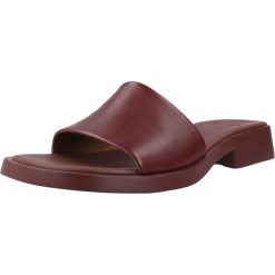 Sandały CAMPER DANA ULTRASOFT Bordeaux. Czerwone sandały damskie Camper, bez wzorów, ze skóry, bez obcasa, bez zapięcia. Za 533.46 zł.