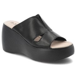 Klapki damskie S. Barski, na koturnie ze skóry licowej z wygodnymi wkładkami, czarne, LR51-541. Czarne sandały damskie S.BARSKI, bez wzorów, ze skóry, bez obcasa, na koturnie, bez zapięcia. Za 159.00 zł.