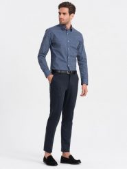 Męska koszula w drobny wzór SLIM FIT - granatowa V1 OM-SHCS-0140 - S. Niebieskie koszule męskie Ombre Clothing, l, bez wzorów, z bawełny, klasyczne, bez kołnierzyka, bez ramiączek. W wyprzedaży za 69.99 zł.