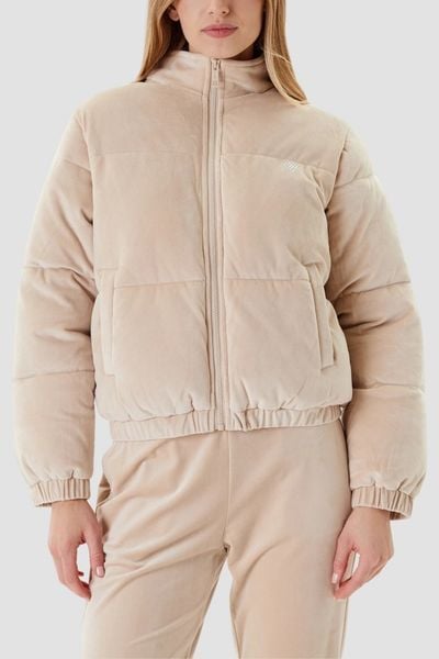 GUESS Beżowa zamszowa damska kurtka Couture Puffer, Rozmiar XS. Brązowe kurtki damskie Guess, s, z aplikacjami, z zamszu, bez kaptura. W wyprzedaży za 339.99 zł.