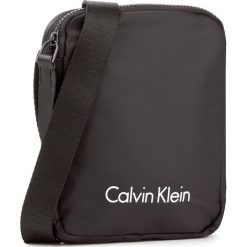 Saszetka CALVIN KLEIN - Blithe Mini Reporter K50K503448 001. Saszetki męskie marki Calvin Klein. W wyprzedaży za 219.00 zł.