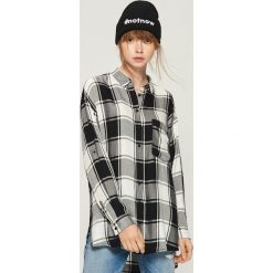 Koszula oversize w kratkę - Czarny. Koszule damskie marki Sinsay. W wyprzedaży za 39.99 zł.