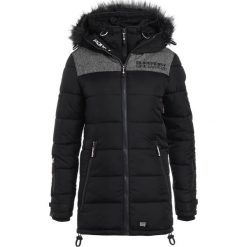 Superdry ALPINE ATTITUDE Kurtka snowboardowa black. Kurtki snowboardowe damskie Superdry., z materiału. W wyprzedaży za 980.10 zł.