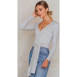Moves Sweter Blimunda - Grey. Szare swetry damskie marki Moves, bez wzorów, z bawełny, bez kołnierzyka, bez ramiączek. W wyprzedaży za 90.97 zł.