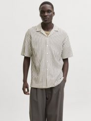 Jack & Jones koszula z krótkim rękawem Mężczyźni Comfort Fit Bawełna brązowy, S. Brązowe koszule męskie Jack & Jones, m, bez wzorów, z bawełny, bez kołnierzyka, bez ramiączek. Za 199.95 zł.