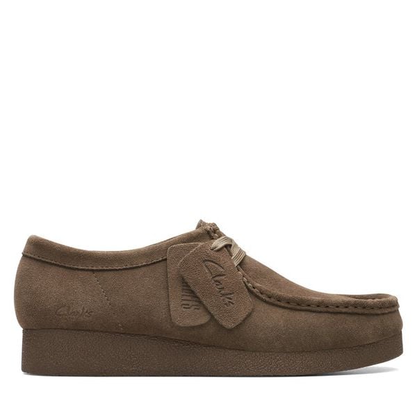 Półbuty Clarks. Brązowe półbuty damskie Clarks, bez wzorów, bez obcasa, na płaskiej podeszwie, bez zapięcia. Za 389.99 zł.