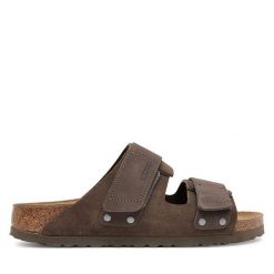 Klapki Birkenstock. Szare klapki damskie Birkenstock, bez wzorów, bez obcasa. Za 493.99 zł.