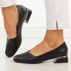 Czarne ażurowe skórzane czółenka damskie Vinceza 99203. Czarne czółenka damskie VINCEZA, w ażurowe wzory, z jeansu, eleganckie, bez obcasa, na obcasie, bez zapięcia. Za 239.00 zł.