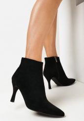 Czarne Botki z Imitacji Zamszu na Niewysokiej Szpilce z Suwakiem Jazzmin. Czarne botki damskie Born2be, ze szpiczastym noskiem, bez obcasa, na obcasie, bez zapięcia. Za 139.99 zł.