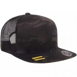 YP Classics Camo Trucker Cap. Czarne czapki i kapelusze damskie FLEXFIT, bez wzorów. Za 84.99 zł.