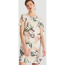 Wzorzysta sukienka - Biały. Sukienki damskie Reserved. Za 139.99 zł.