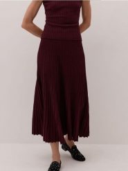 Spódnica z prążkowanej dzianiny - mahoniowy. Brązowe spódnice damskie Reserved, l, bez wzorów, z dzianiny, midi, rozkloszowane. Za 179.99 zł.