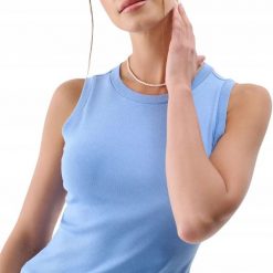 4f KOSZULKA DAMSKA BLUZKA BEZRĘKAWÓW F132. Bluzki damskie 4f, bez wzorów, bez kołnierzyka. Za 33.00 zł.