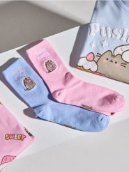 Bawełniane skarpetki z haftem 2 pack Pusheen the Cat - wielobarwny. Skarpety damskie Sinsay, bez wzorów, z bawełny. Za 12.99 zł.
