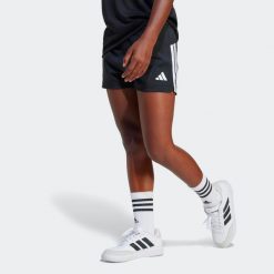 Spodenki fitness dziecięce ADIDAS Essentials. Czarne spodenki dla dziewczynek Adidas, bez wzorów, z materiału, sportowe. Za 99.99 zł.