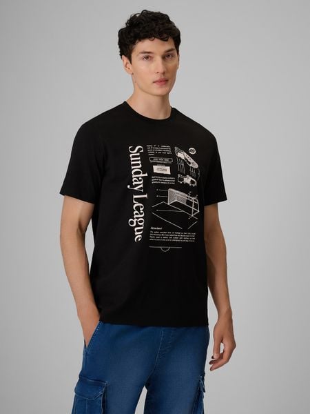 4F T-shirt regular z nadrukiem męski - czarny M. Czarne t-shirty męskie 4f, m, bez wzorów, z bawełny, klasyczne, bez kołnierzyka. Za 79.99 zł.