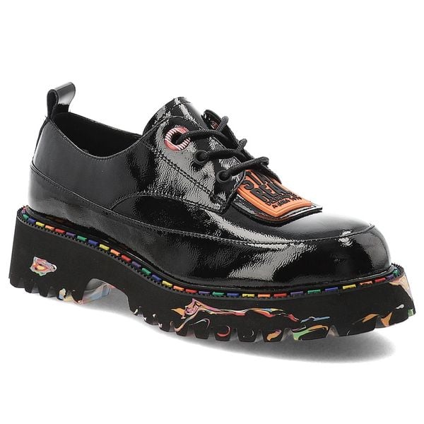 Czarne Półbuty Artiker Lakierowane Obuwie Damskie. Czarne półbuty damskie Artiker, bez wzorów, z lakierowanej skóry, eleganckie, bez obcasa, bez zapięcia. Za 263.99 zł.