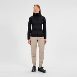 Kurtka hybrydowa damska Berghaus Nula Hybrid Jacket. Czarne kurtki damskie Berghaus, s, bez wzorów, z materiału, bez kaptura. Za 544.49 zł.