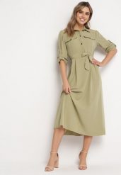 Jasnozielona Rozkloszowana Sukienka Maxi z Koszulową Górą i Wiązanym Paskiem Indiga. Zielone sukienki damskie Born2be, na imprezę, bez wzorów, z materiału, bez kołnierzyka, bez ramiączek, maxi, koszulowe. Za 64.99 zł.