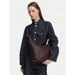 Torebka Calvin Klein. Czerwone torebki do ręki damskie Calvin Klein, bez wzorów, klasyczne, bez dodatków. Za 569.99 zł.