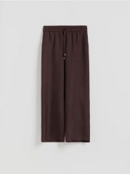 Luźne spodnie z lnem - ciemnobrązowy. Brązowe spodnie materiałowe damskie Reserved, l, bez wzorów, z wiskozy. Za 129.99 zł.