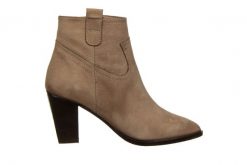 Botki Bayla-161 077 39499 Beige Nubuck 161550, Szary, Skóra naturalna - 40. Brązowe botki damskie Bayla, na zimę, z gumy, eleganckie, za kostkę, bez obcasa, na słupku, bez zapięcia. W wyprzedaży za 224.10 zł.