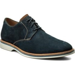 Półbuty CLARKS - Atticus Lace 261318197 Navy Nubuck. Niebieskie półbuty na co dzień męskie marki Clarks, z materiału. W wyprzedaży za 299.00 zł.