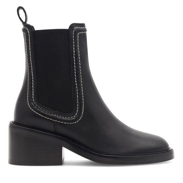 Botki GINO ROSSI. Czarne botki damskie Gino Rossi, bez obcasa, na słupku, bez zapięcia. Za 399.99 zł.