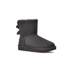 Śniegowce damskie UGG MINI BAILEY BOW II. Szare śniegowce i trapery damskie UGG. Za 692.99 zł.