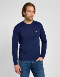 LEE MĘSKA KOSZULKA LS PATCH LOGO TEE TRUE NAVY 112355591 LD01008550. Niebieskie koszulki polo męskie Lee, m, bez wzorów, bez ramiączek. Za 89.99 zł.
