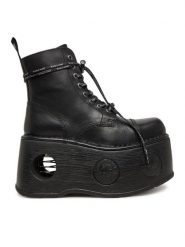 NEW ROCK Trzewiki M-MILI083CCT-C18 Czarny. Czarne botki damskie NEW ROCK, ze skóry, rockowe, bez obcasa, na koturnie, bez zapięcia. Za 1,089.00 zł.