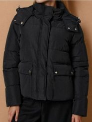 Kurtka rozpinana z kapturem - czarny. Czarne kurtki damskie Sinsay, l, bez wzorów, z kapturem. Za 99.99 zł.