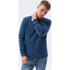 Bluza męska z kieszenią zapinaną na zamek - jeansowa V6. Bluzy męskie Ombre Clothing, m, bez wzorów, z bawełny, bez kaptura. W wyprzedaży za 29.99 zł.