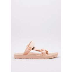 Klapki damskie Teva Universal Slide. Brązowe trekkingi damskie Teva, trekkingowe. Za 169.99 zł.