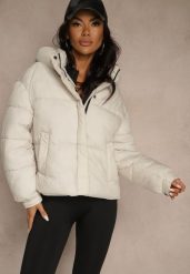 Biała Kurtka Puffer z Pikowaniem Kapturem i Kieszonką przy Rękawie Galeida. Białe kurtki damskie Renee, l, bez wzorów, z jeansu. Za 179.99 zł.