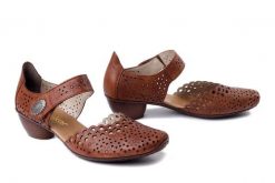 RIEKER 43753-22 brown, czółenka damskie. Brązowe czółenka damskie Rieker, bez wzorów, bez obcasa, bez zapięcia. Za 263.92 zł.