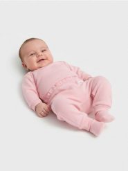 Spodnie z ozdobną falbanką w pasie - różowy. Czerwone spodenki niemowlęce Sinsay, bez wzorów, z jeansu. Za 12.99 zł.