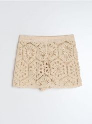 Ażurowe szorty - beżowy. Brązowe szorty damskie Sinsay, l, w ażurowe wzory. Za 39.99 zł.