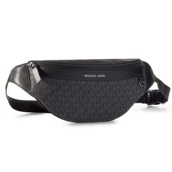 Saszetka nerka MICHAEL Michael Kors. Czarne saszetki męskie MICHAEL Michael Kors, młodzieżowe, małe. Za 659.99 zł.