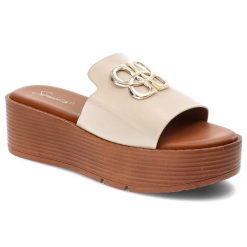 Beżowe Klapki Simius Eleganckie Buty Na Koturnie. Brązowe klapki damskie Simius, bez wzorów, ze skóry ekologicznej, bez obcasa, na koturnie, bez zapięcia. Za 85.00 zł.