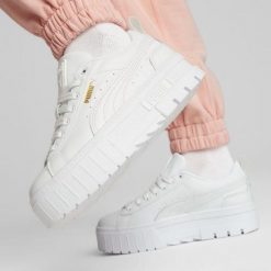 Buty damskie sneakersy sportowe skórzane na platformie PUMA MAYZE CLASSIC WNS 38. Białe obuwie sportowe damskie Puma, z aplikacjami, z materiału, trekkingowe. Za 259.00 zł.