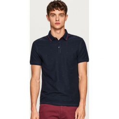 Koszulka polo w drobny wzór - Granatowy. Niebieskie koszulki polo męskie Reserved. Za 59.99 zł.