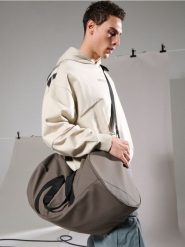 Torba podróżna - Inny. Torby sportowe męskie Sinsay, bez wzorów, małe. W wyprzedaży za 49.99 zł.