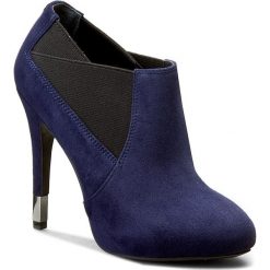 Półbuty GUESS - Sindy2 FLSN24 SUE09 DBLUE. Półbuty damskie marki Guess. W wyprzedaży za 499.00 zł.