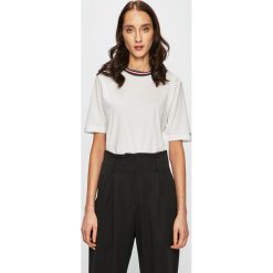 Tommy Hilfiger - Top. Białe t-shirty damskie Tommy Hilfiger, m, bez wzorów, z bawełny, casualowe, bez kołnierzyka. W wyprzedaży za 139.90 zł.