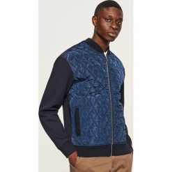 Bluza bomber z pikowanym przodem - Granatowy. Niebieskie bluzy męskie Reserved. W wyprzedaży za 99.99 zł.