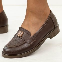 Brązowe skórzane Polskie mokasyny damskie Deoni D684. Brązowe mokasyny damskie Deoni, z jeansu, eleganckie. Za 429.00 zł.
