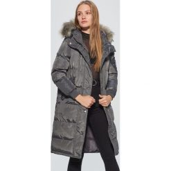 Pikowany płaszcz z kapturem - Szary. Szare płaszcze damskie Cropp. Za 289.99 zł.