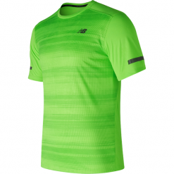 Koszulka treningowa MT71047EGL. Zielone koszulki sportowe męskie New Balance, na jesień, z materiału. W wyprzedaży za 99.99 zł.