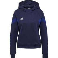 Sweatshirt bluza z kapturem dla kobiet Hummel Travel. Niebieskie bluzy damskie Hummel, bez wzorów, z kapturem, na fitness i siłownię. W wyprzedaży za 187.00 zł.